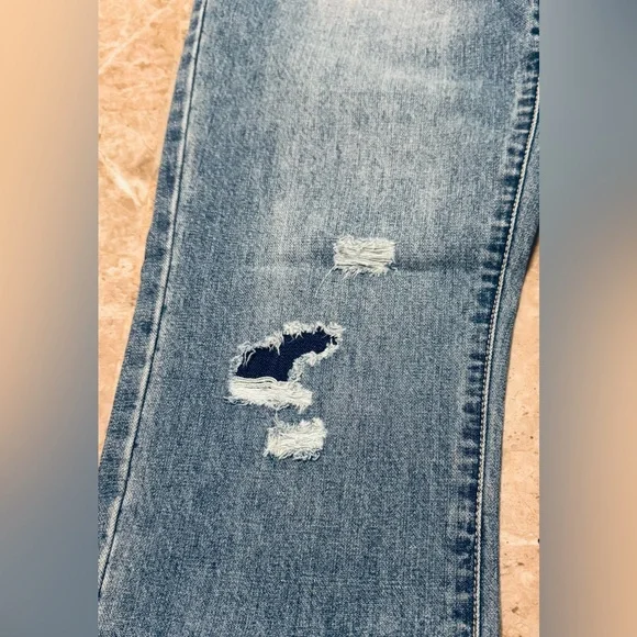 One Teaspoon Light Blue Distressed Women’s Boyfriend Jeans
Sz 29 - Picture 10 of 16